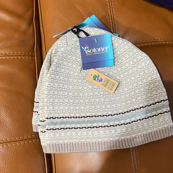 NWT ISOTONER Hat Beenie beige/creamy/silver - Picture 1 of 4